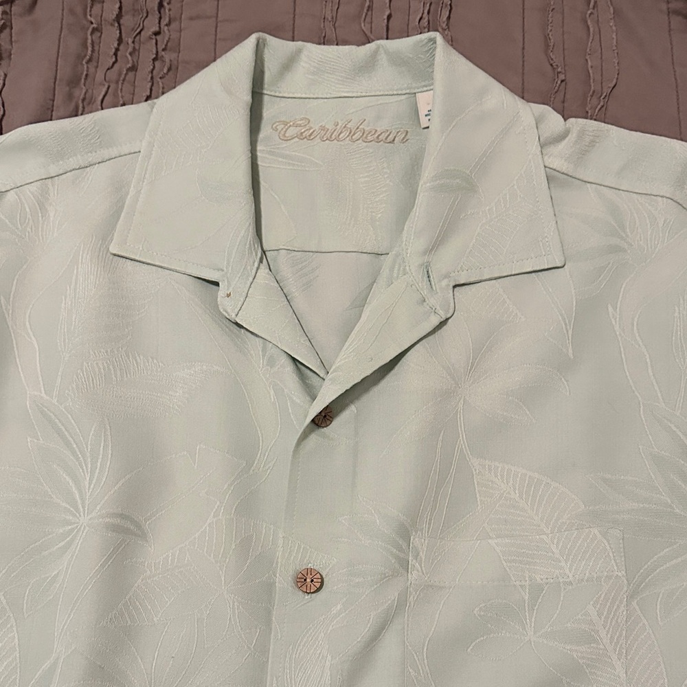 Caribbean Mint Green Leaf Shirt gorgeous color and shirt. New condition